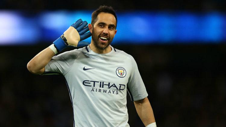 Kiper Manchester City, Claudio Bravo. Copyright: Robbie Jay Barratt - AMA/Getty Images