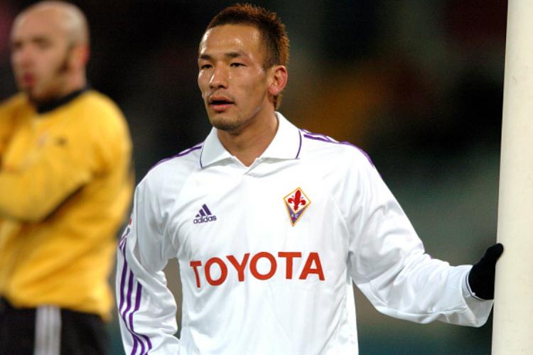 Hidetoshi Nakata saat berseragam Fiorentina. Copyright: Indosport