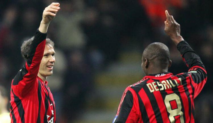 Marco van Basten (kiri) saat memperkuat AC Milan. Copyright: Indosport